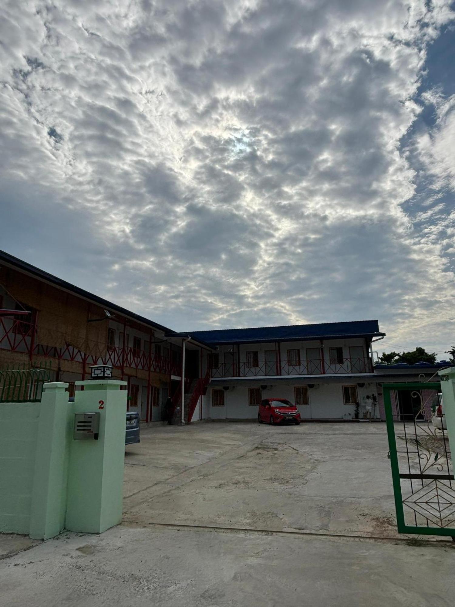 5 Minutes Airport Lodge Kampong Patagas Экстерьер фото